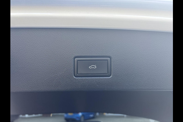 Volkswagen T-Roc 1.5 TSI Sport | 150pk | Panoramadak | Adaptieve Cruise | Stoelverwarming | Elektrische Achterklep | Achteruitrijcamera