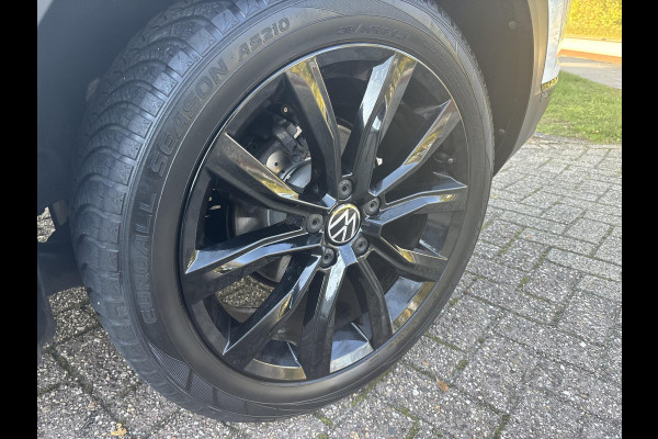 Volkswagen T-Roc 1.5 TSI Sport | 150pk | Panoramadak | Adaptieve Cruise | Stoelverwarming | Elektrische Achterklep | Achteruitrijcamera