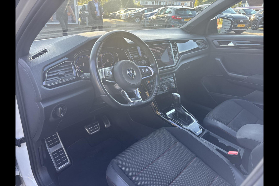 Volkswagen T-Roc 1.5 TSI Sport | 150pk | Panoramadak | Adaptieve Cruise | Stoelverwarming | Elektrische Achterklep | Achteruitrijcamera