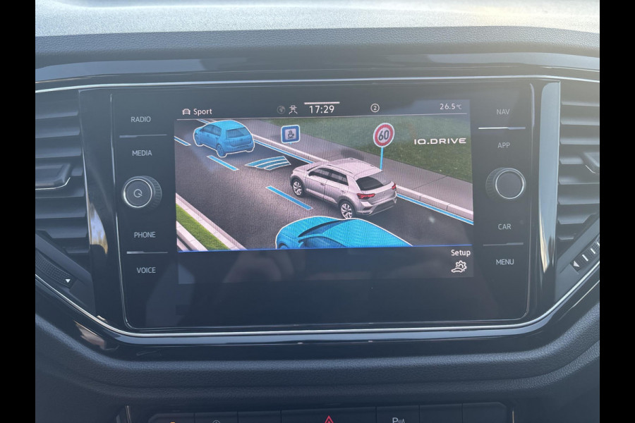 Volkswagen T-Roc 1.5 TSI Sport | 150pk | Panoramadak | Adaptieve Cruise | Stoelverwarming | Elektrische Achterklep | Achteruitrijcamera