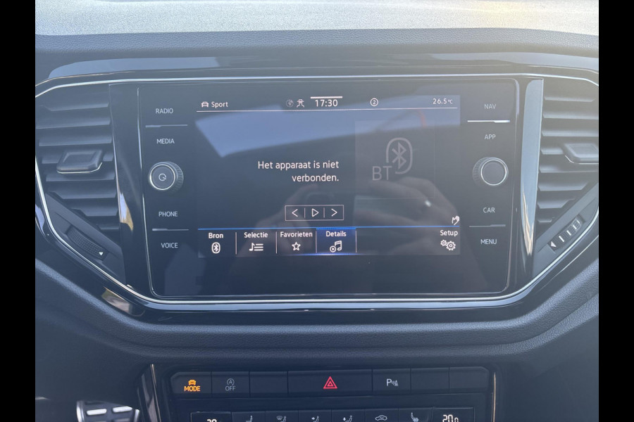 Volkswagen T-Roc 1.5 TSI Sport | 150pk | Panoramadak | Adaptieve Cruise | Stoelverwarming | Elektrische Achterklep | Achteruitrijcamera