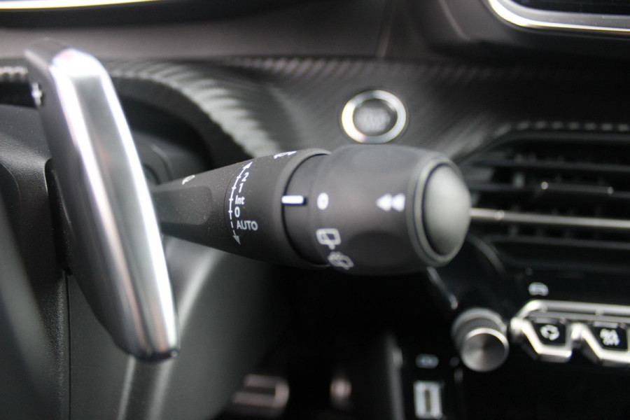 Peugeot 208 1.2 Hybrid 110PK AUTOMAAT GT | CAMERA VOOR + ACHTER | NAVIGATIE | DRAADLOZE APPLE CARPLAY/ANDROID AUTO | FULL LED KOPLAMPEN | LICHTMETALEN VELGEN 17" | DODEHOEK DETECTIE | DRAADLOZE TELEFOONLADER | KEYLESS ENTRY/START | DAB+ RADIO | ADAPTIVE CRUISE CONTROL | CLIMATE CONTROL | SFEERVERLICHTING |