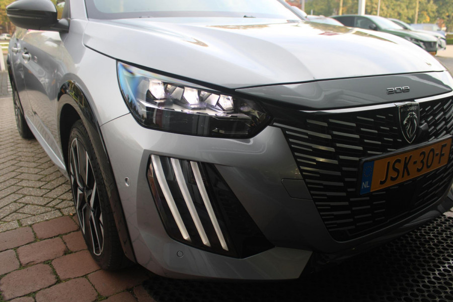 Peugeot 208 1.2 Hybrid 110PK AUTOMAAT GT | CAMERA VOOR + ACHTER | NAVIGATIE | DRAADLOZE APPLE CARPLAY/ANDROID AUTO | FULL LED KOPLAMPEN | LICHTMETALEN VELGEN 17" | DODEHOEK DETECTIE | DRAADLOZE TELEFOONLADER | KEYLESS ENTRY/START | DAB+ RADIO | ADAPTIVE CRUISE CONTROL | CLIMATE CONTROL | SFEERVERLICHTING |