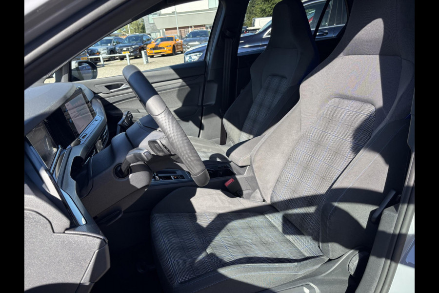 Volkswagen Golf 1.4 eHybrid GTE PHEV 244pk Adaptieve Cruise | Achteruitrijcamera | Apple Carplay/Android Auto | Stoelverwarming | Rode remklauwen