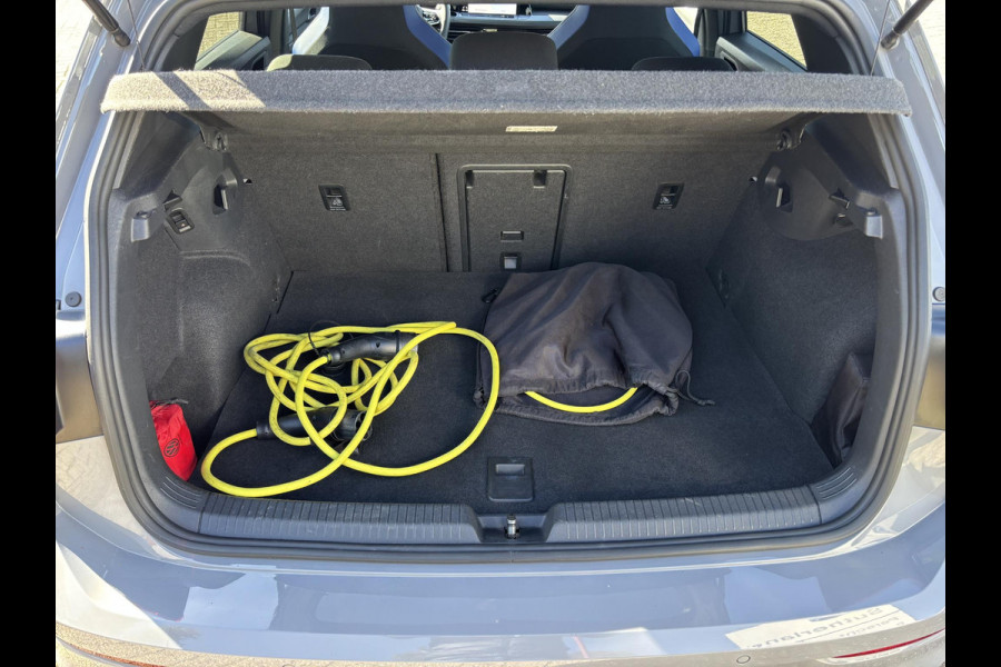 Volkswagen Golf 1.4 eHybrid GTE PHEV 244pk Adaptieve Cruise | Achteruitrijcamera | Apple Carplay/Android Auto | Stoelverwarming | Rode remklauwen