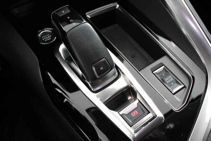 Peugeot 3008 1.2 PureTech 130pk Automaat Allure Navigatie Climate Control Parkeer sensoren Camera