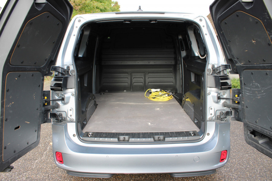 Volkswagen ID. Buzz Cargo 77 kWh LED 150Kw SOh 95% ACHTERDEUREN AIRCO 3-ZITS LED 72000KM!!!