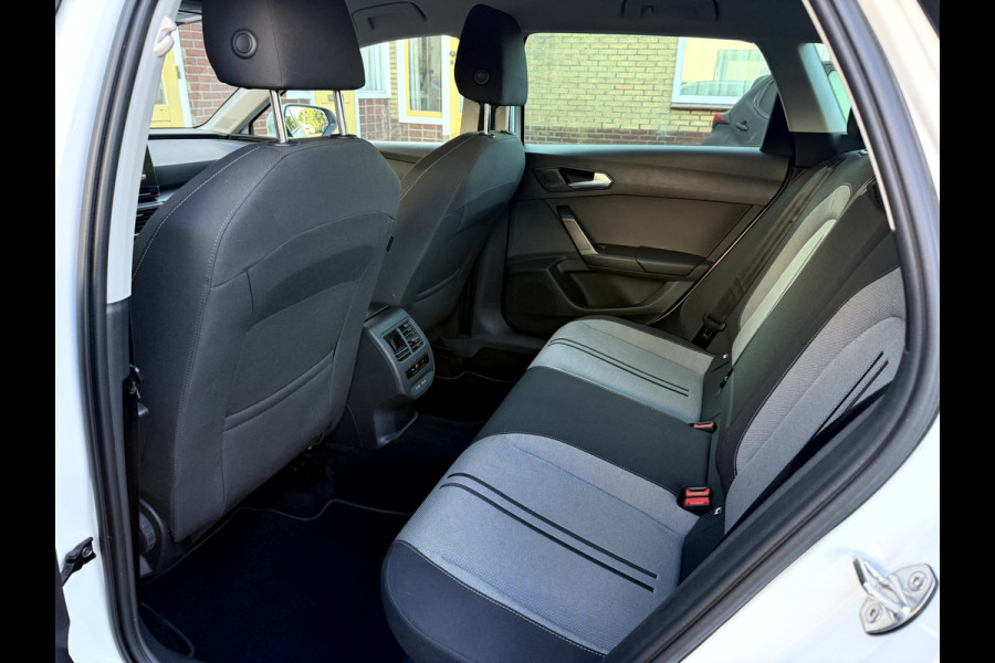 Seat Leon Sportstourer 1.0 TSI Style Business Intense Camera, Trekhaak, Virt.Dash
