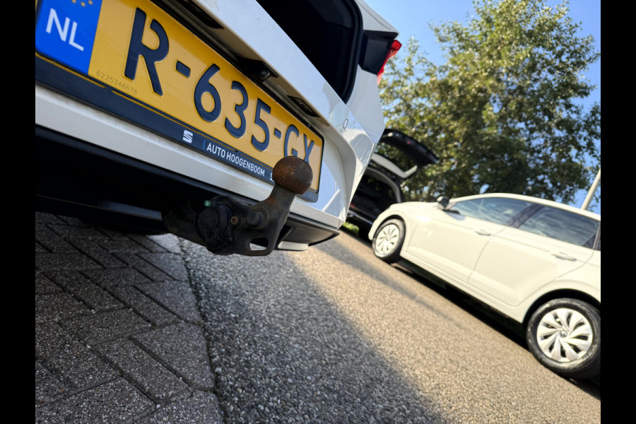 Seat Leon Sportstourer 1.0 TSI Style Business Intense Camera, Trekhaak, Virt.Dash