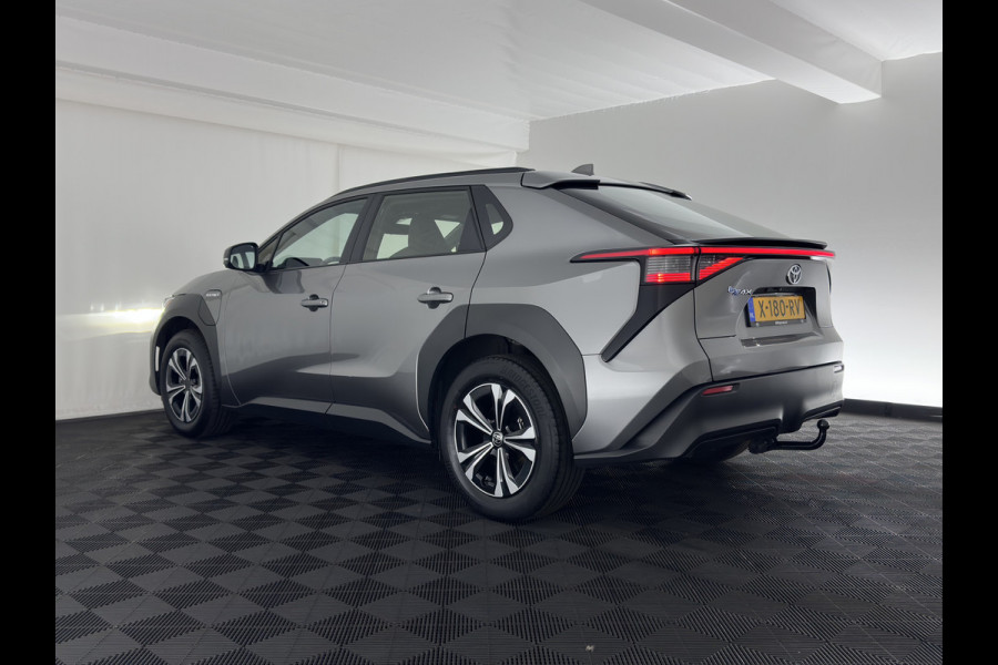 Toyota Bz4x Business 71 kWh (3-Fase-11kW) {SoH-88%} (INCL.BTW) *FULL-LED | ADAPTIVE-CRUISE | CAMERA | NAVI-FULLMAP | KEYLESS | ECC | PDC | 18''ALU | TOWBAR*