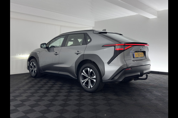 Toyota Bz4x Business 71 kWh (3-Fase-11kW) {SoH-88%} (INCL.BTW) *FULL-LED | ADAPTIVE-CRUISE | CAMERA | NAVI-FULLMAP | KEYLESS | ECC | PDC | 18''ALU | TOWBAR*