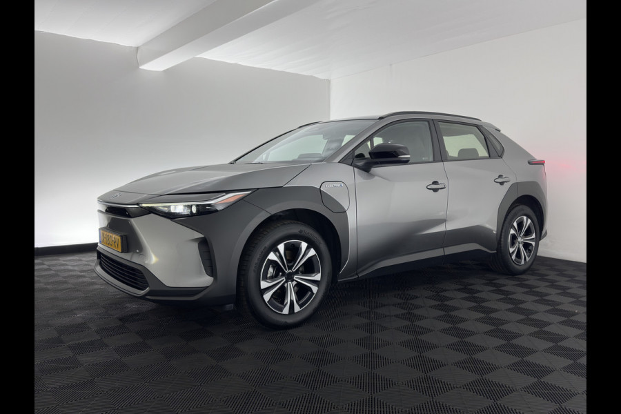 Toyota Bz4x Business 71 kWh (3-Fase-11kW) {SoH-88%} (INCL.BTW) *FULL-LED | ADAPTIVE-CRUISE | CAMERA | NAVI-FULLMAP | KEYLESS | ECC | PDC | 18''ALU | TOWBAR*