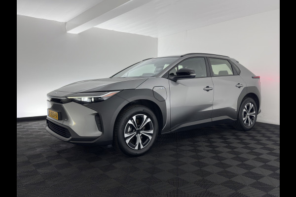 Toyota Bz4x Business 71 kWh (3-Fase-11kW) {SoH-88%} (INCL.BTW) *FULL-LED | ADAPTIVE-CRUISE | CAMERA | NAVI-FULLMAP | KEYLESS | ECC | PDC | 18''ALU | TOWBAR*