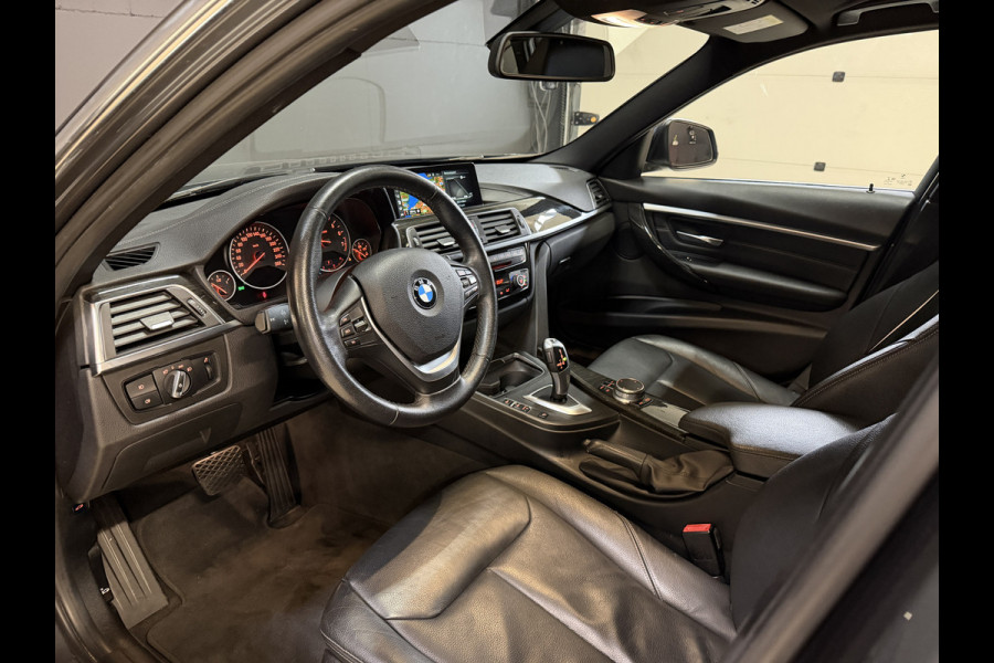 BMW 3 Serie Touring 318i High Executive Automaat | Leder | Stoelverwarming | Full LED | Navi | PDC V+A