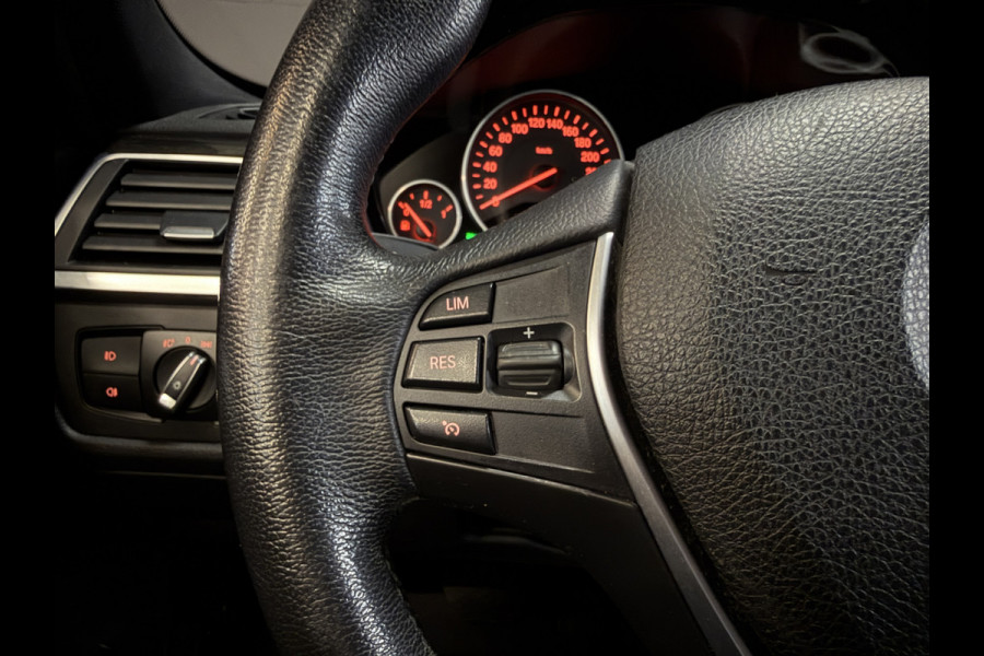 BMW 3 Serie Touring 318i High Executive Automaat | Leder | Stoelverwarming | Full LED | Navi | PDC V+A