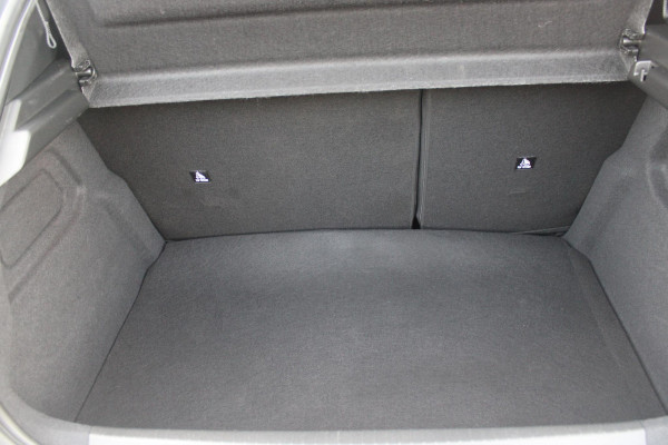 Peugeot 208 1.2 Hybrid 145PK AUTOMAAT GT PACK | ELEKTRISCH BEDIENBARE BESTUURDERSSTOEL MET MASSAGE FUNCTIE | ALCANTARA BEKLEDING | STOEL VERWARMING | CRUISE CONTROL | DAB+ RADIO | APPLE CARPLAY/ANDROID AUTO | FULL LED KOPLAMPEN | KEYLESS ENTRY/START | 17" LICHTMETALEN VELGEN | CLIMATE CONTROL | PARKEERSENSOREN VOOR + ACHTER | ACHTERUITRIJ CAMERA | SFEERVERLICHTING |