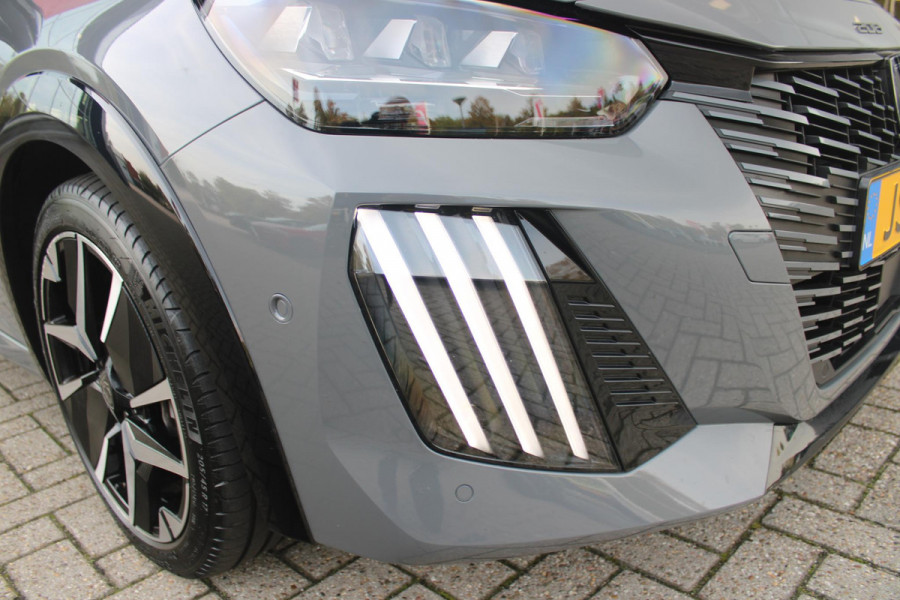 Peugeot 208 1.2 Hybrid 145PK AUTOMAAT GT PACK | ELEKTRISCH BEDIENBARE BESTUURDERSSTOEL MET MASSAGE FUNCTIE | ALCANTARA BEKLEDING | STOEL VERWARMING | CRUISE CONTROL | DAB+ RADIO | APPLE CARPLAY/ANDROID AUTO | FULL LED KOPLAMPEN | KEYLESS ENTRY/START | 17" LICHTMETALEN VELGEN | CLIMATE CONTROL | PARKEERSENSOREN VOOR + ACHTER | ACHTERUITRIJ CAMERA | SFEERVERLICHTING |