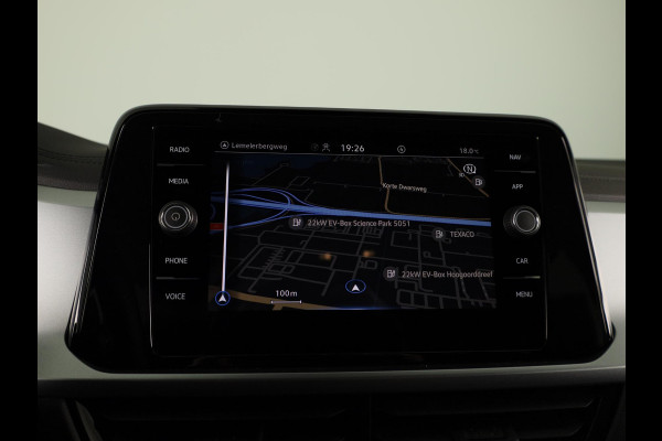 Volkswagen T-Roc 1.0 TSI Life 110 pk | Navigatie | Camera | Digitaal dashboard | Parkeercamera |