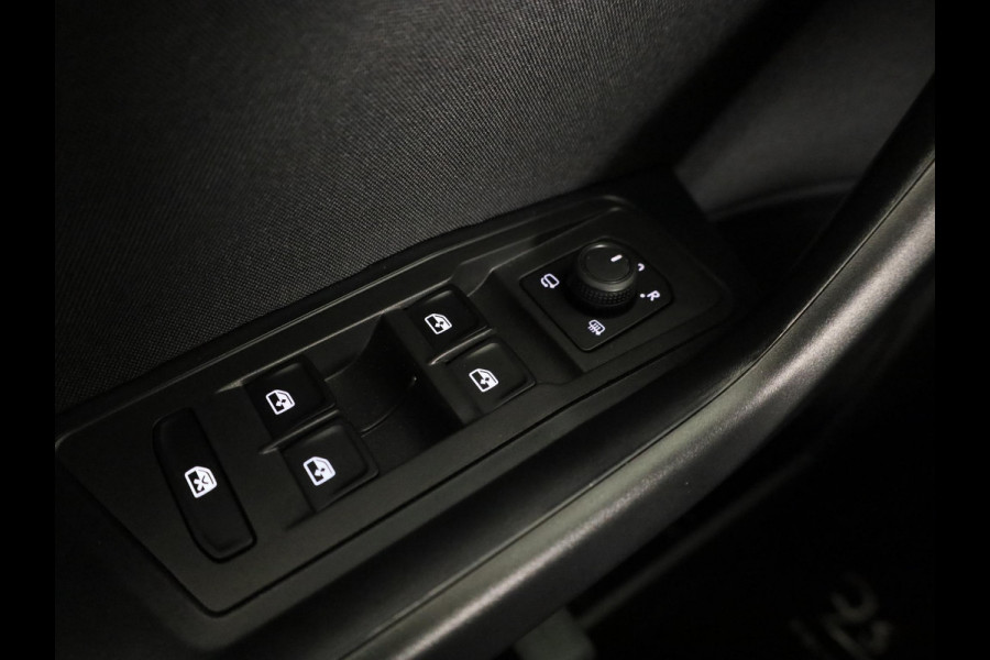 Volkswagen T-Roc 1.0 TSI Life 110 pk | Navigatie | Camera | Digitaal dashboard | Parkeercamera |