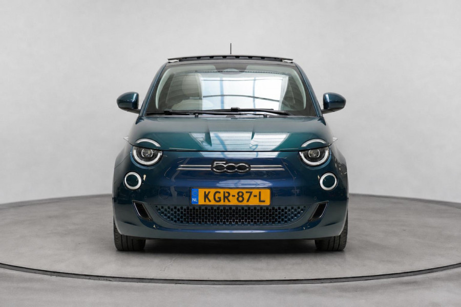 Fiat 500E La Prima 42 kWh | SoH 90,6% | Schuif/kanteldak | Carplay | Adaptive cruise | Parkeersensoren | Pack winter | Lm velgen