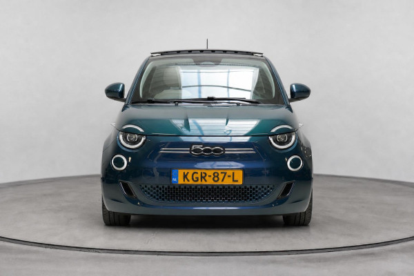 Fiat 500E La Prima 42 kWh | SoH 90,6% | Schuif/kanteldak | Carplay | Adaptive cruise | Parkeersensoren | Pack winter | Lm velgen