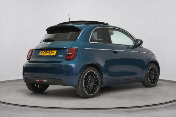 Fiat 500E La Prima 42 kWh | SoH 90,6% | Schuif/kanteldak | Carplay | Adaptive cruise | Parkeersensoren | Pack winter | Lm velgen
