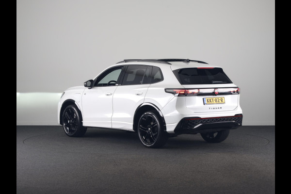 Volkswagen Tiguan 1.5 eHybrid R-Line Edition 204 pk Automaat (DSG) | Verlengde garantie | Navigatie | Panoramadak | Trekhaak (wegklapbaar) | Parkeersensoren (Park assist) | Rondomzicht camera | Stoelverwarming | R-Line |