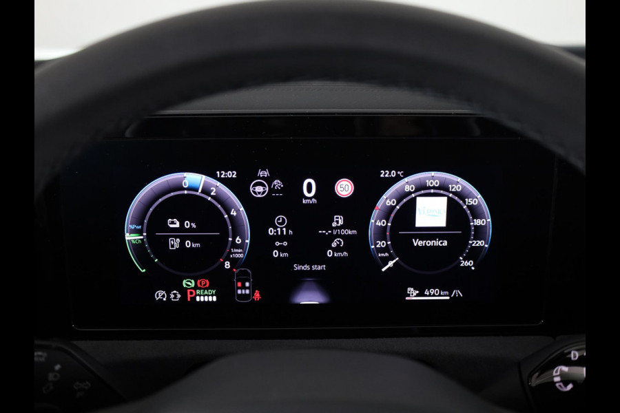 Volkswagen Tiguan 1.5 eHybrid R-Line Edition 204 pk Automaat (DSG) | Verlengde garantie | Navigatie | Panoramadak | Trekhaak (wegklapbaar) | Parkeersensoren (Park assist) | Rondomzicht camera | Stoelverwarming | R-Line |