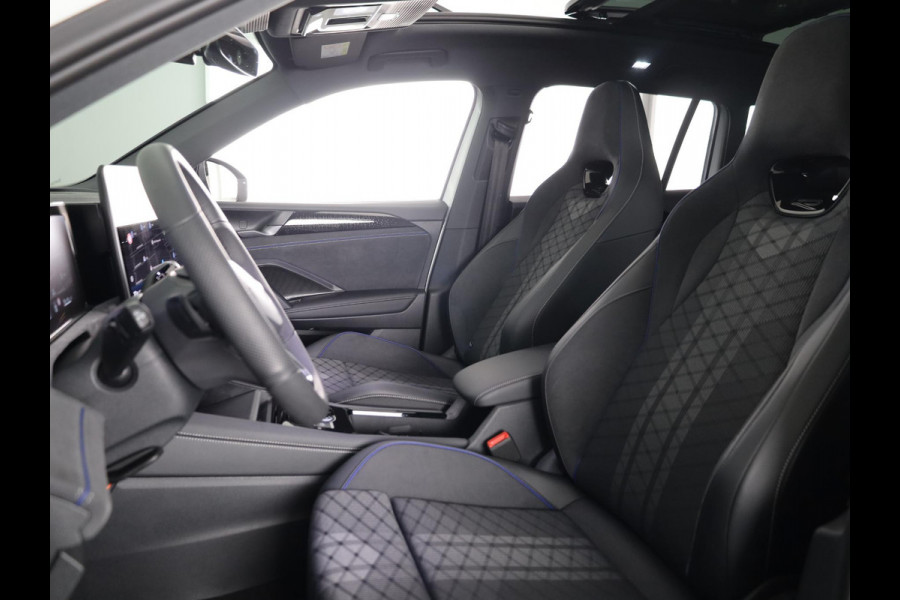 Volkswagen Tiguan 1.5 eHybrid R-Line Edition 204 pk Automaat (DSG) | Verlengde garantie | Navigatie | Panoramadak | Trekhaak (wegklapbaar) | Parkeersensoren (Park assist) | Rondomzicht camera | Stoelverwarming | R-Line |