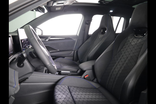 Volkswagen Tiguan 1.5 eHybrid R-Line Edition 204 pk Automaat (DSG) | Verlengde garantie | Navigatie | Panoramadak | Trekhaak (wegklapbaar) | Parkeersensoren (Park assist) | Rondomzicht camera | Stoelverwarming | R-Line |