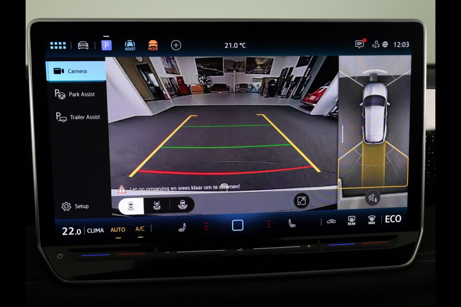 Volkswagen Tiguan 1.5 eHybrid R-Line Edition 204 pk Automaat (DSG) | Verlengde garantie | Navigatie | Panoramadak | Trekhaak (wegklapbaar) | Parkeersensoren (Park assist) | Rondomzicht camera | Stoelverwarming | R-Line |