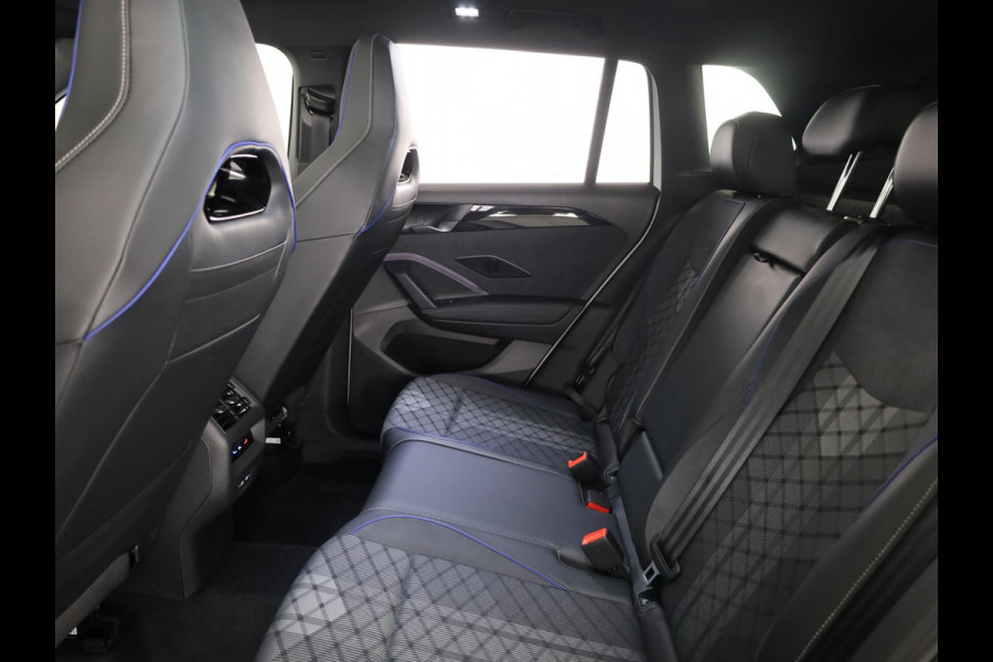 Volkswagen Tiguan 1.5 eHybrid R-Line Edition 204 pk Automaat (DSG) | Verlengde garantie | Navigatie | Panoramadak | Trekhaak (wegklapbaar) | Parkeersensoren (Park assist) | Rondomzicht camera | Stoelverwarming | R-Line |