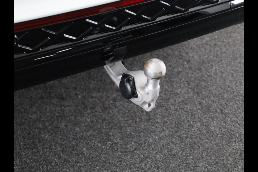 Volkswagen Tiguan 1.5 eHybrid R-Line Edition 204 pk Automaat (DSG) | Verlengde garantie | Navigatie | Panoramadak | Trekhaak (wegklapbaar) | Parkeersensoren (Park assist) | Rondomzicht camera | Stoelverwarming | R-Line |
