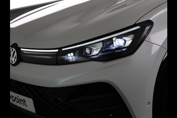 Volkswagen Tiguan 1.5 eHybrid R-Line Edition 204 pk Automaat (DSG) | Verlengde garantie | Navigatie | Panoramadak | Trekhaak (wegklapbaar) | Parkeersensoren (Park assist) | Rondomzicht camera | Stoelverwarming | R-Line |