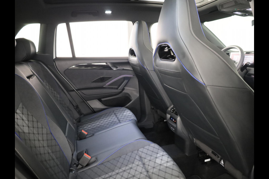 Volkswagen Tiguan 1.5 eHybrid R-Line Edition 204 pk Automaat (DSG) | Verlengde garantie | Navigatie | Panoramadak | Trekhaak (wegklapbaar) | Parkeersensoren (Park assist) | Rondomzicht camera | Stoelverwarming | R-Line |