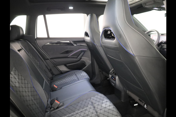 Volkswagen Tiguan 1.5 eHybrid R-Line Edition 204 pk Automaat (DSG) | Verlengde garantie | Navigatie | Panoramadak | Trekhaak (wegklapbaar) | Parkeersensoren (Park assist) | Rondomzicht camera | Stoelverwarming | R-Line |