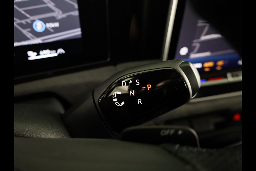 Volkswagen Tiguan 1.5 eHybrid R-Line Edition 204 pk Automaat (DSG) | Verlengde garantie | Navigatie | Panoramadak | Trekhaak (wegklapbaar) | Parkeersensoren (Park assist) | Rondomzicht camera | Stoelverwarming | R-Line |