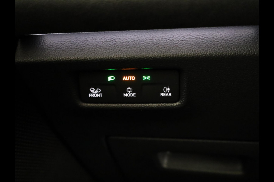 Volkswagen Tiguan 1.5 eHybrid R-Line Edition 204 pk Automaat (DSG) | Verlengde garantie | Navigatie | Panoramadak | Trekhaak (wegklapbaar) | Parkeersensoren (Park assist) | Rondomzicht camera | Stoelverwarming | R-Line |