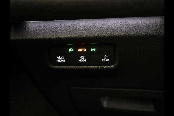 Volkswagen Tiguan 1.5 eHybrid R-Line Edition 204 pk Automaat (DSG) | Verlengde garantie | Navigatie | Panoramadak | Trekhaak (wegklapbaar) | Parkeersensoren (Park assist) | Rondomzicht camera | Stoelverwarming | R-Line |