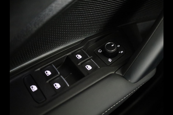 Volkswagen Tiguan 1.5 eHybrid R-Line Edition 204 pk Automaat (DSG) | Verlengde garantie | Navigatie | Panoramadak | Trekhaak (wegklapbaar) | Parkeersensoren (Park assist) | Rondomzicht camera | Stoelverwarming | R-Line |