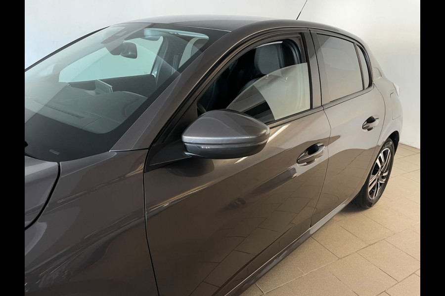 Peugeot 208 1.2 PureTech Allure 100PK AIRCO NAVI CRUISE APPLE CARPLAY VELGEN CAMERA PRIVACY GLAS NIEUWSTAAT