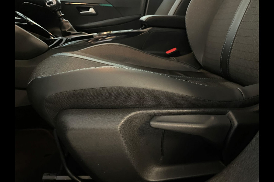Peugeot 208 1.2 PureTech Allure 100PK AIRCO NAVI CRUISE APPLE CARPLAY VELGEN CAMERA PRIVACY GLAS NIEUWSTAAT