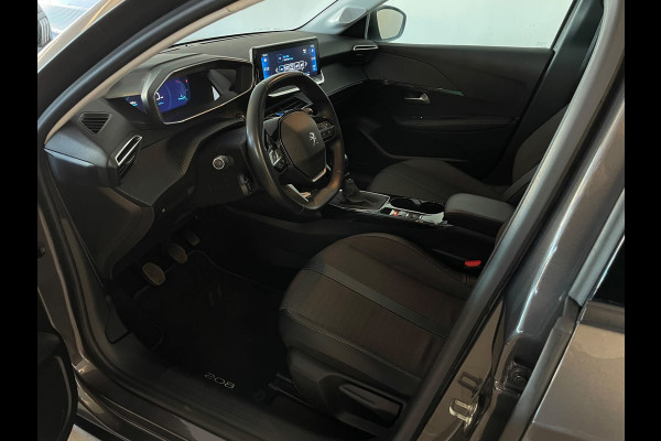 Peugeot 208 1.2 PureTech Allure 100PK AIRCO NAVI CRUISE APPLE CARPLAY VELGEN CAMERA PRIVACY GLAS NIEUWSTAAT