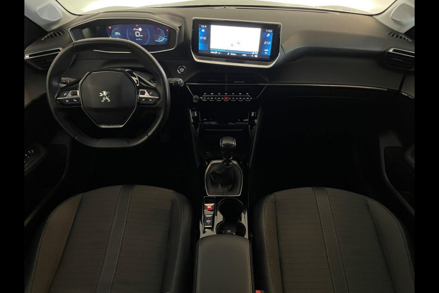Peugeot 208 1.2 PureTech Allure 100PK AIRCO NAVI CRUISE APPLE CARPLAY VELGEN CAMERA PRIVACY GLAS NIEUWSTAAT