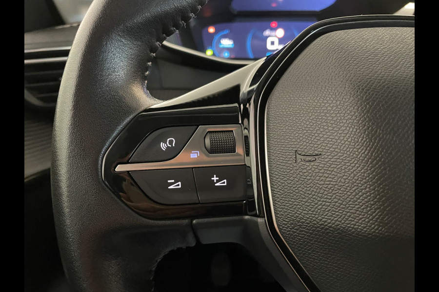 Peugeot 208 1.2 PureTech Allure 100PK AIRCO NAVI CRUISE APPLE CARPLAY VELGEN CAMERA PRIVACY GLAS NIEUWSTAAT