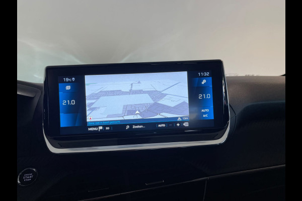 Peugeot 208 1.2 PureTech Allure 100PK AIRCO NAVI CRUISE APPLE CARPLAY VELGEN CAMERA PRIVACY GLAS NIEUWSTAAT