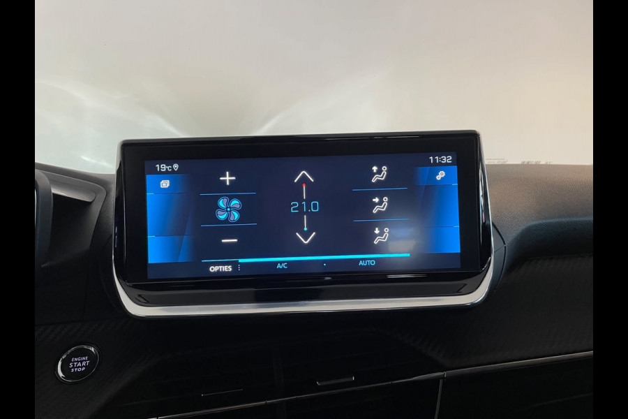 Peugeot 208 1.2 PureTech Allure 100PK AIRCO NAVI CRUISE APPLE CARPLAY VELGEN CAMERA PRIVACY GLAS NIEUWSTAAT