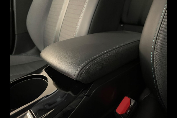 Peugeot 208 1.2 PureTech Allure 100PK AIRCO NAVI CRUISE APPLE CARPLAY VELGEN CAMERA PRIVACY GLAS NIEUWSTAAT