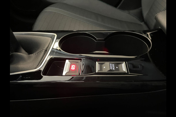 Peugeot 208 1.2 PureTech Allure 100PK AIRCO NAVI CRUISE APPLE CARPLAY VELGEN CAMERA PRIVACY GLAS NIEUWSTAAT