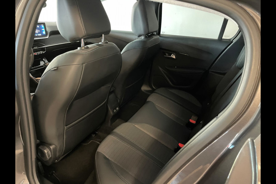 Peugeot 208 1.2 PureTech Allure 100PK AIRCO NAVI CRUISE APPLE CARPLAY VELGEN CAMERA PRIVACY GLAS NIEUWSTAAT